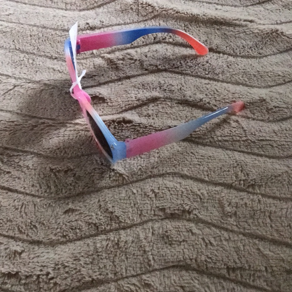 Sunglasses - Picture 3 of 7
